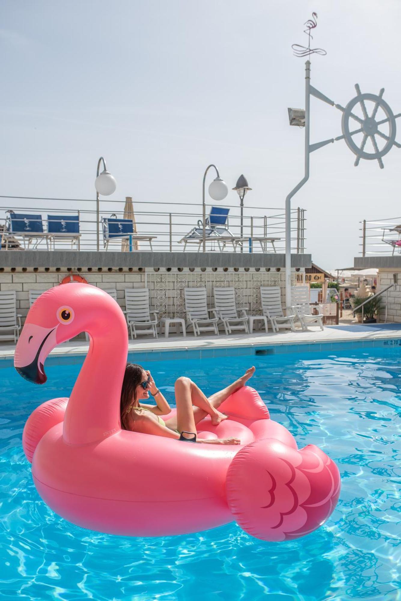 Flamingo 3*